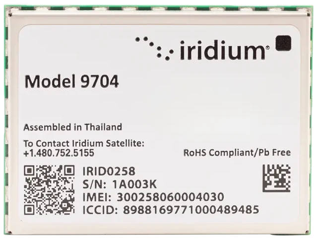 Iridium Certus 9704 模组本体，白色标签面朝向镜头