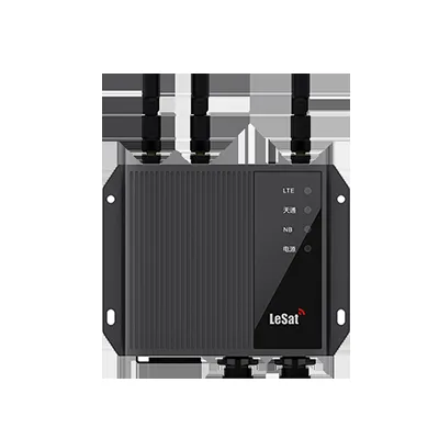 乐众 LeSat T2 天通物联网终端官方产品图：铝合金机壳，外接卫星/GPS北斗/4G 三路天线